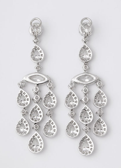 https://a.1stdibscdn.com/diamond-chandelier-earrings-for-sale-picture-11/j_415/1599662295278/6R1A9817_master.jpg?width=768