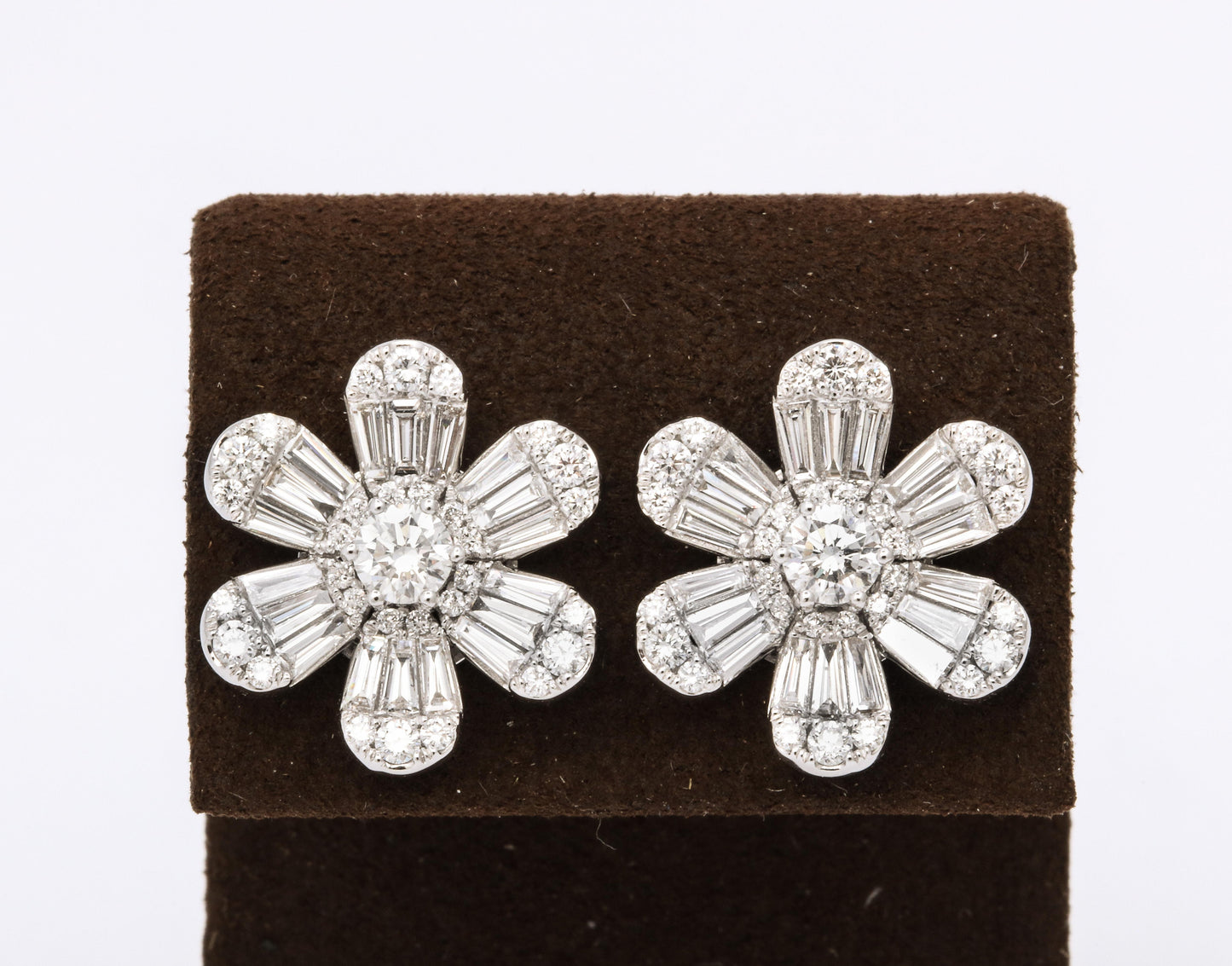 https://a.1stdibscdn.com/diamond-flower-earrings-for-sale-picture-3/j_415/j_261533121746538633782/6R1A9860_master.jpg