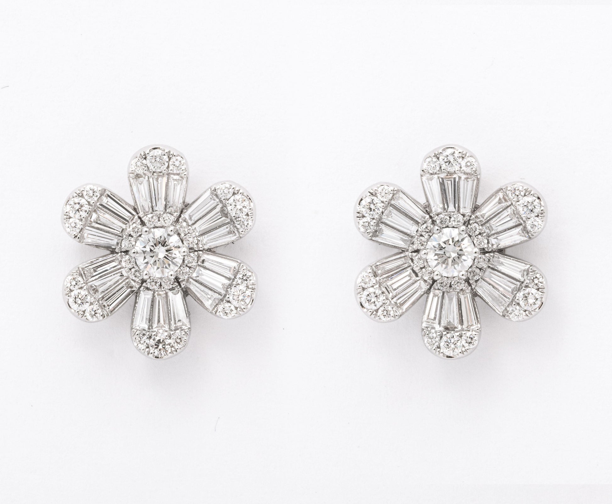 https://a.1stdibscdn.com/diamond-flower-earrings-for-sale-picture-4/j_415/j_261533121746538634569/6R1A9863_master.jpg