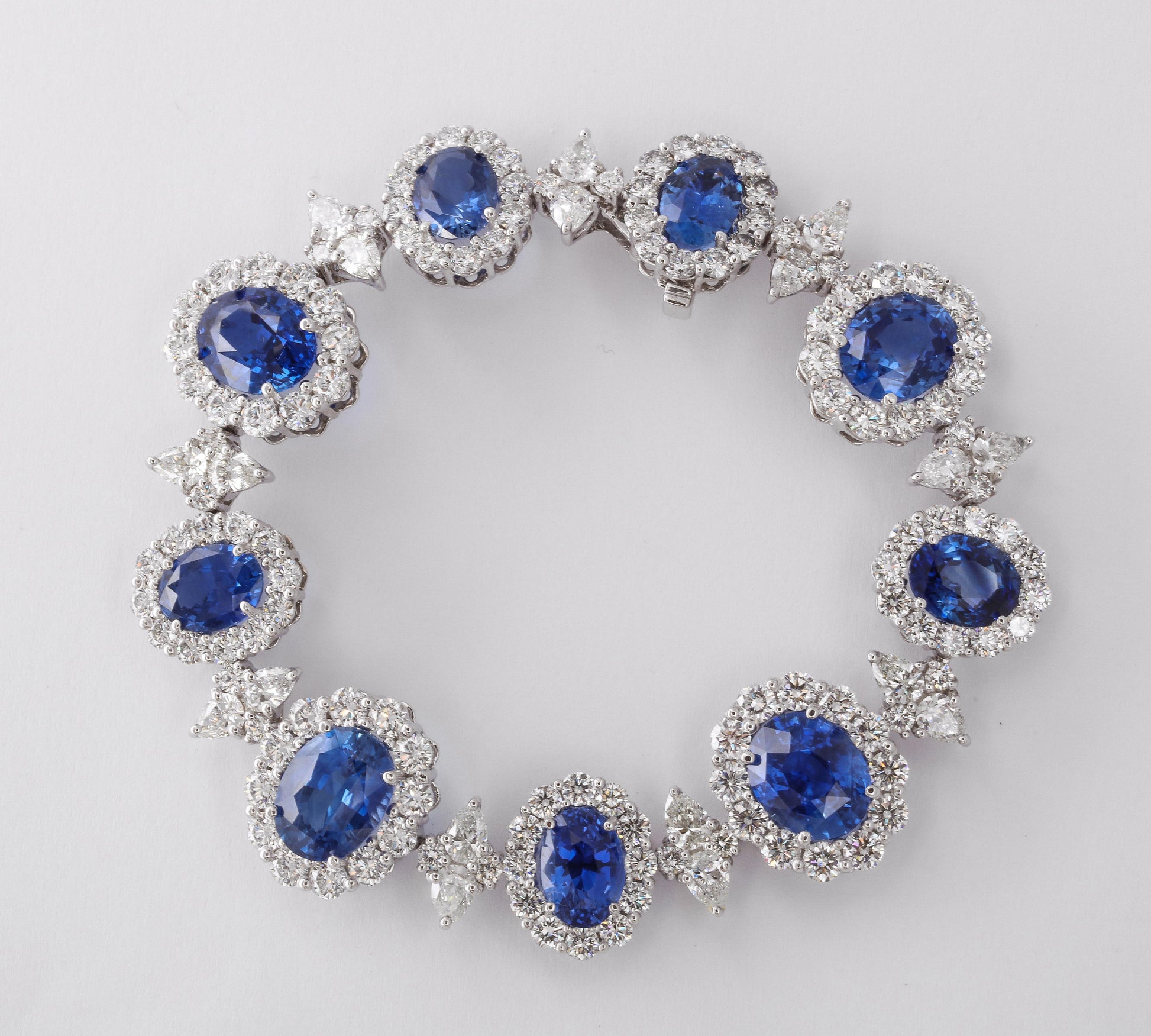 https://a.1stdibscdn.com/blue-sapphire-and-diamond-bracelet-for-sale-picture-5/j_415/1603302218173/6R1A9877_master.jpg