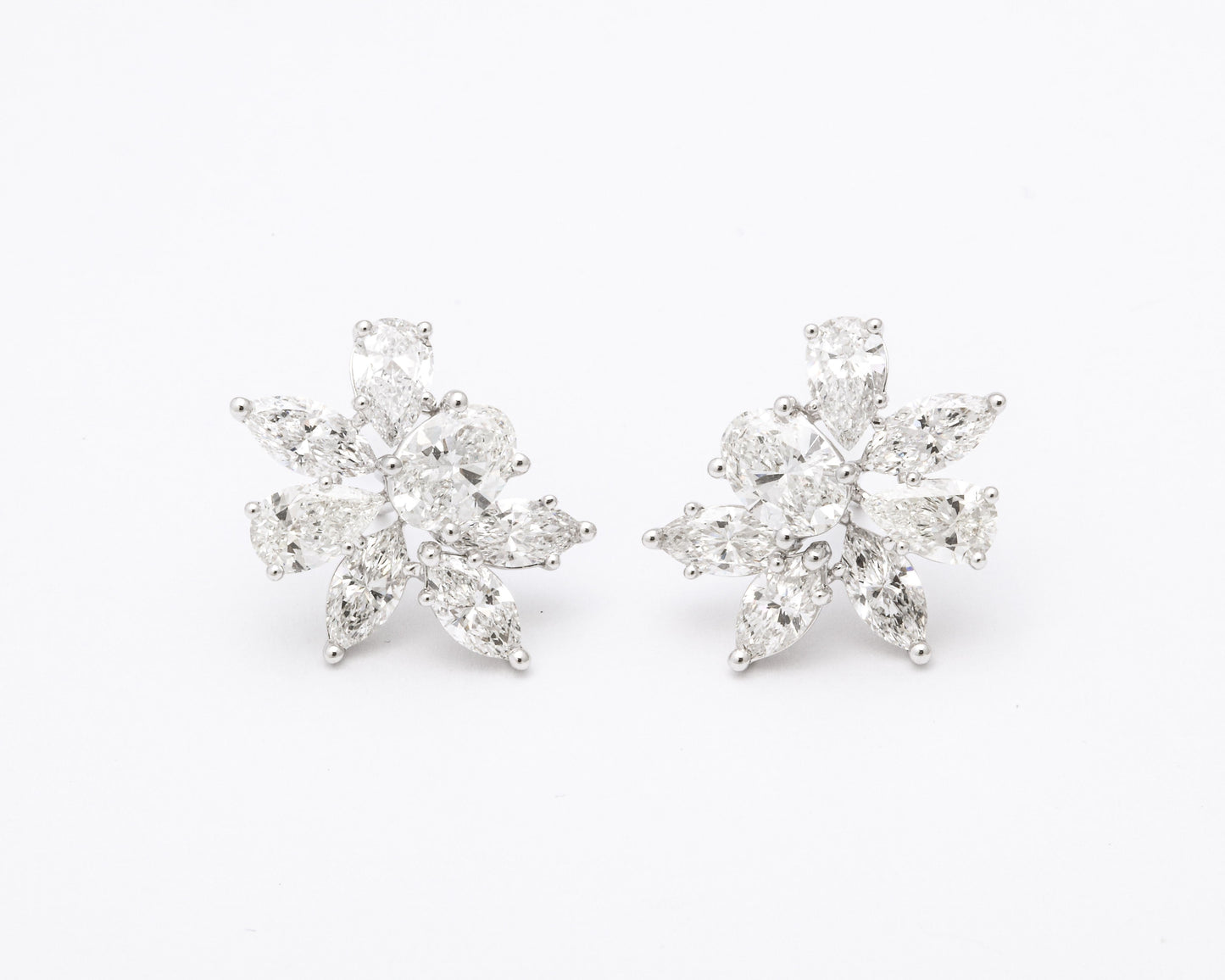 https://a.1stdibscdn.com/diamond-cluster-earrings-for-sale-picture-6/j_415/j_141445021639062293764/6R1A9897_master.jpg