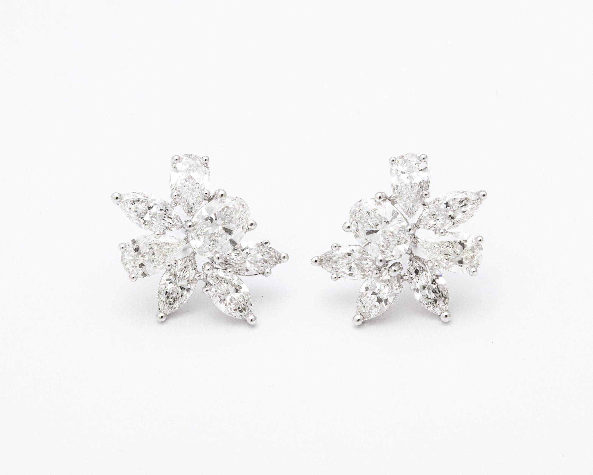 https://a.1stdibscdn.com/diamond-cluster-earrings-for-sale-picture-6/j_415/j_141445021639062293764/6R1A9897_master.jpg