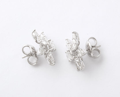 https://a.1stdibscdn.com/diamond-cluster-earrings-for-sale-picture-8/j_415/j_141445021639062296514/6R1A9903_master.jpg