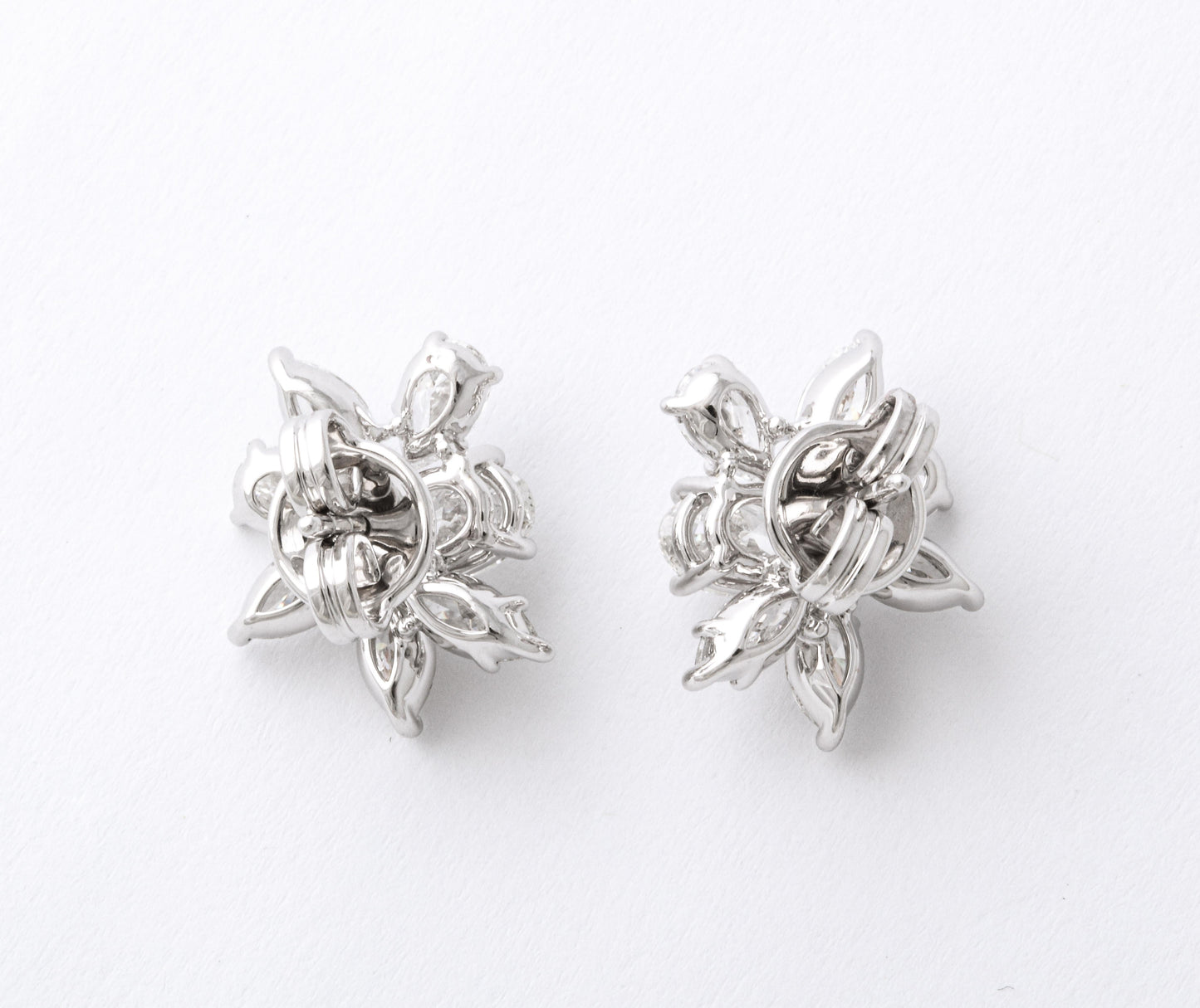 https://a.1stdibscdn.com/diamond-cluster-earrings-for-sale-picture-9/j_415/j_141445021639062296389/6R1A9904_master.jpg