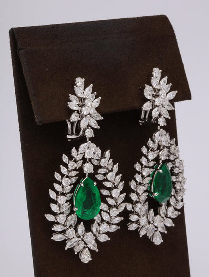 https://a.1stdibscdn.com/emerald-and-diamond-drop-earrings-for-sale-picture-2/j_415/1603302063194/6R1A9932_master.jpg?width=768