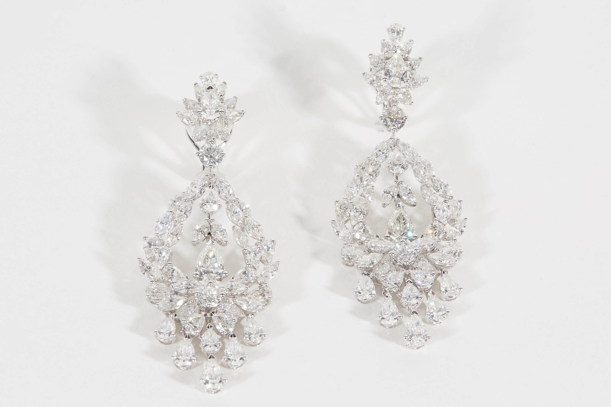 https://a.1stdibscdn.com/diamond-drop-earrings-for-sale-picture-4/j_415/j_166265021659716218763/781A6896_master.jpg