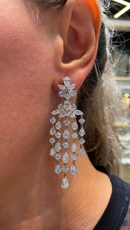 https://a.1stdibscdn.com/diamond-chandelier-dangle-earrings-for-sale-picture-8/j_415/j_167934221661455735991/B27BD1E6_6473_4502_8959_683EBEF3B053_master.jpeg?width=768