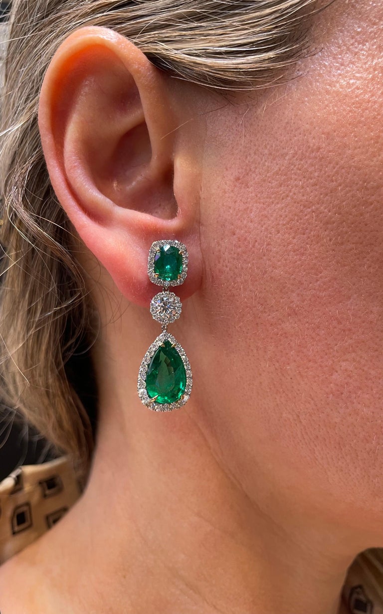 https://a.1stdibscdn.com/emerald-and-diamond-drop-earrings-for-sale-picture-10/j_415/j_229928921717170660906/IMG_5555_master.jpeg?width=768