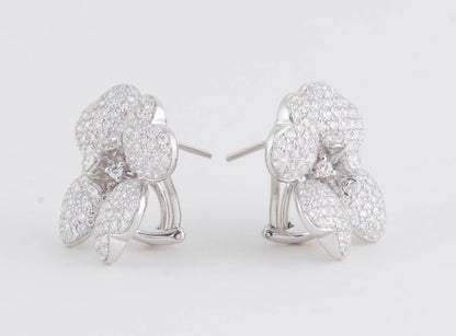 https://a.1stdibscdn.com/diamond-white-gold-flower-earrings-for-sale-picture-4/j_415/j_114510421612457332948/IMG_7516_master.jpg?width=768