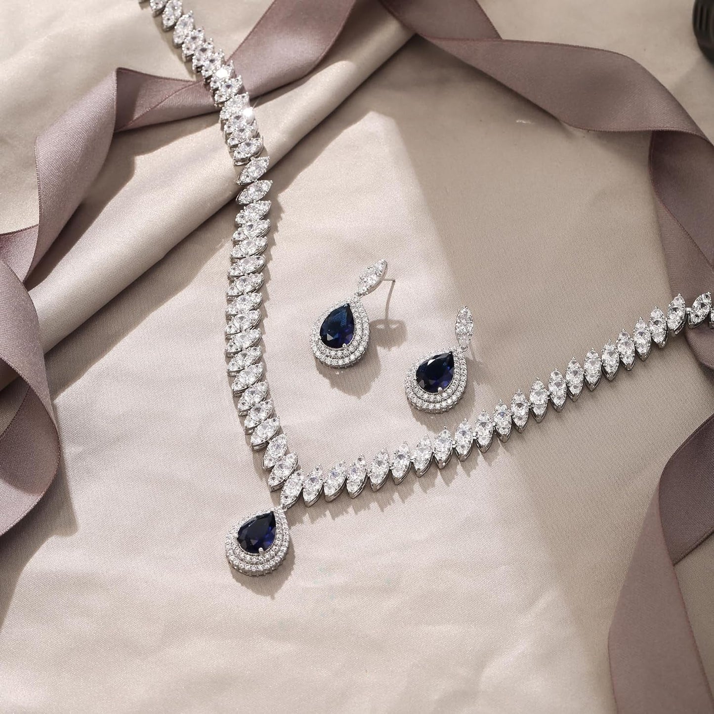 Women'S CZ Marquise-Shaped Leaf Teardrop Pendant Necklace Earrings Set Silver-Tone