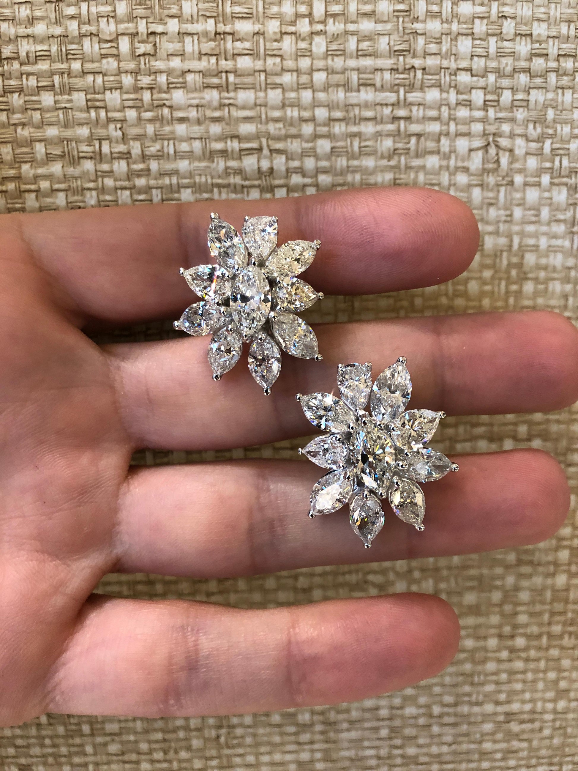 https://a.1stdibscdn.com/important-pear-and-marquise-diamond-cluster-earrings-for-sale-picture-2/j_415/j_940141598546572879/cluster_1_master.jpg