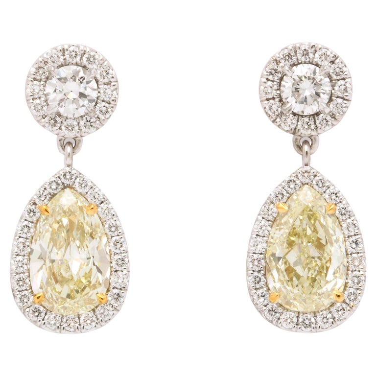 https://a.1stdibscdn.com/yellow-diamond-dangle-drop-earrings-for-sale/j_415/j_140693321638384809100/j_14069332_1638384810127_bg_processed.jpg?width=768
