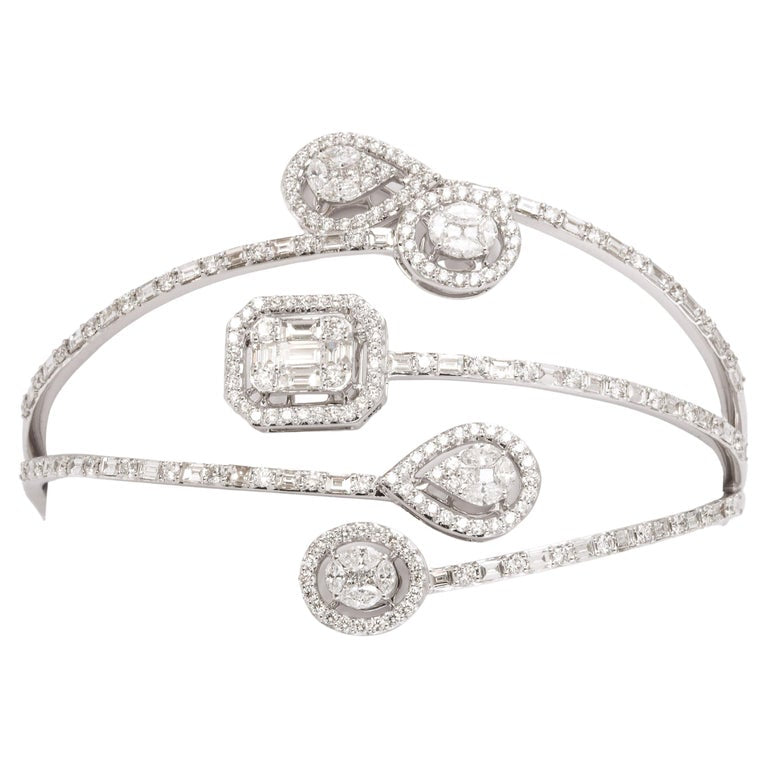 https://a.1stdibscdn.com/multi-shape-diamond-bangle-bracelet-for-sale/j_415/j_143753121641326216916/j_14375312_1641326217851_bg_processed.jpg?width=768