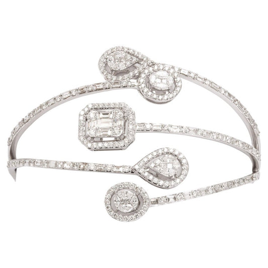 https://a.1stdibscdn.com/multi-shape-diamond-bangle-bracelet-for-sale/j_415/j_143753121641326216916/j_14375312_1641326217851_bg_processed.jpg?width=768