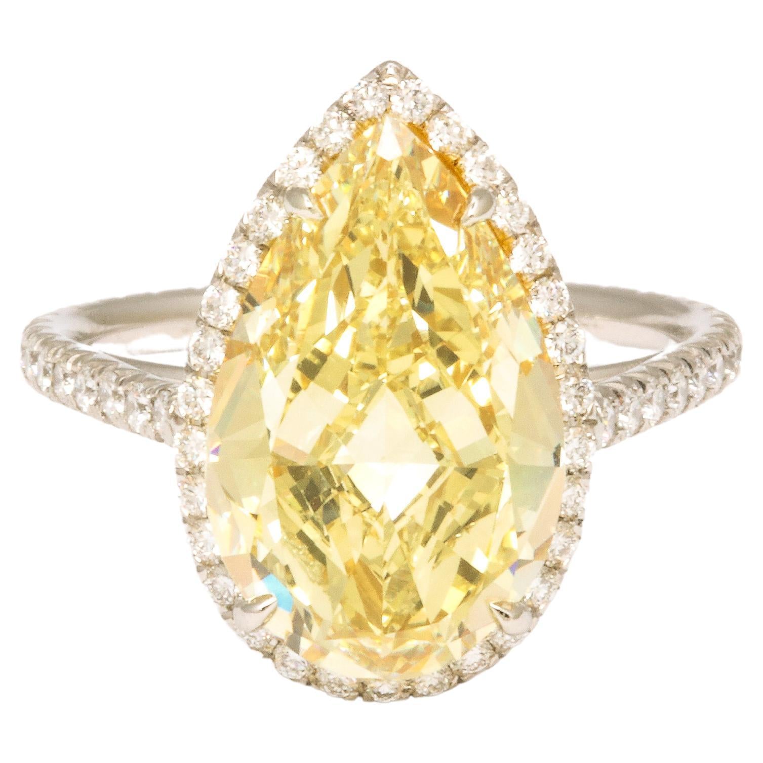 https://a.1stdibscdn.com/5-carat-fancy-yellow-pear-shape-diamond-ring-for-sale/j_415/j_154957021650390633104/j_15495702_1650390633848_bg_processed.jpg