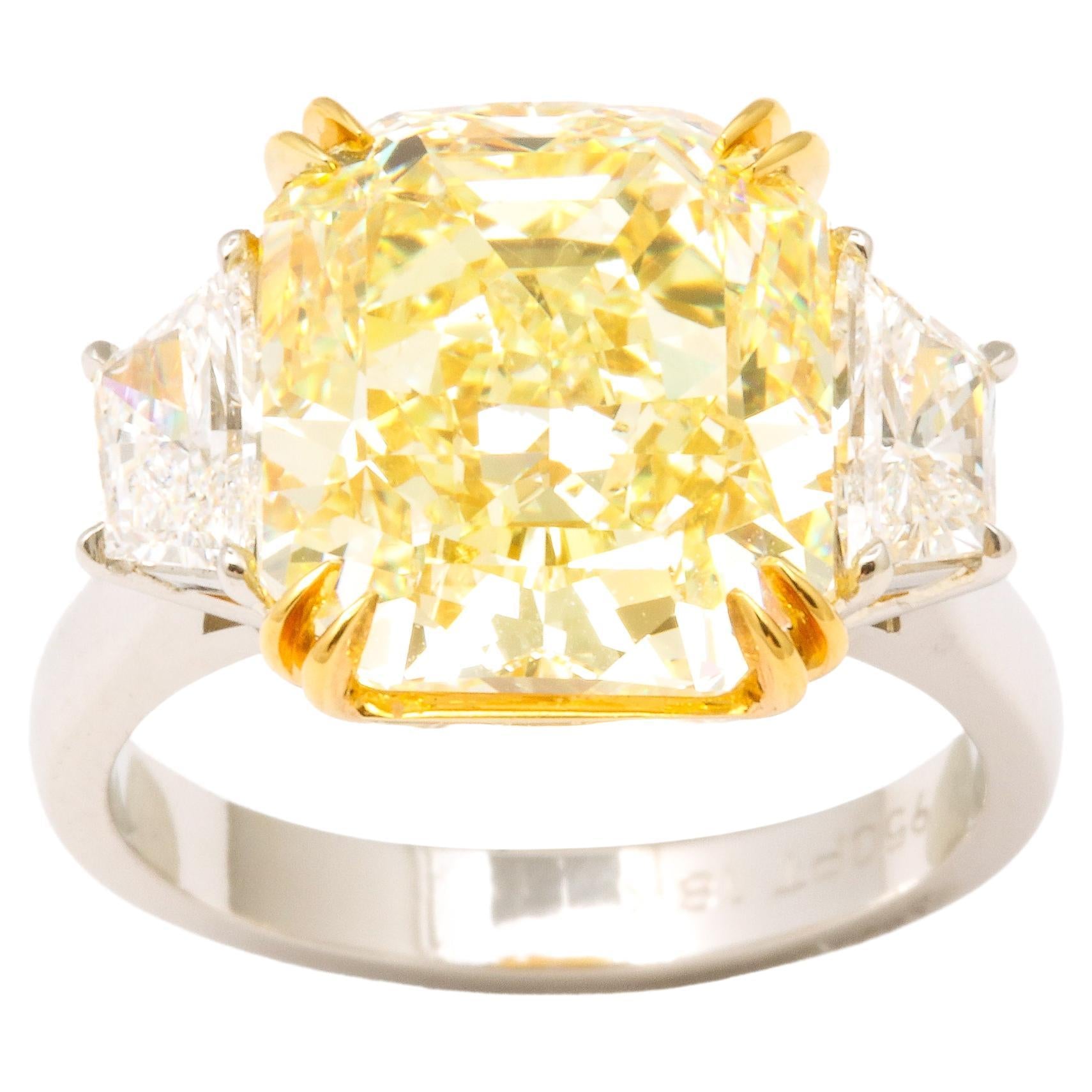 https://a.1stdibscdn.com/8-carat-fancy-yellow-diamond-ring-for-sale/j_415/j_154957721650390893950/j_15495772_1650390894805_bg_processed.jpg