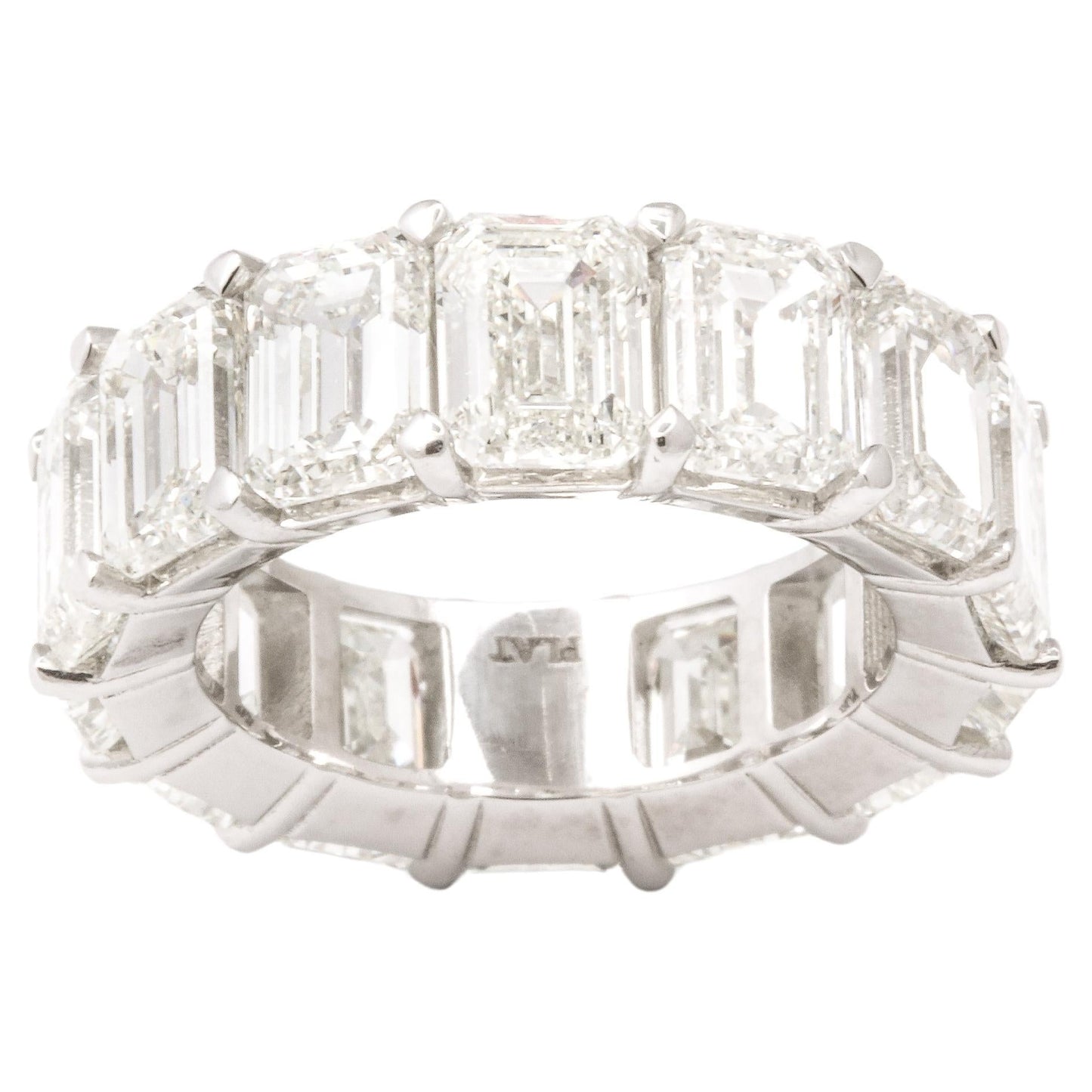 https://a.1stdibscdn.com/1420-carat-emerald-cut-diamond-eternity-band-for-sale/j_415/j_155225321650555784274/j_15522532_1650555784979_bg_processed.jpg