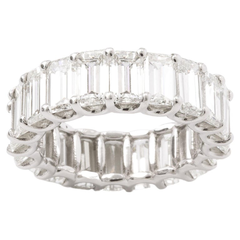 https://a.1stdibscdn.com/emerald-cut-diamond-eternity-band-for-sale/j_415/j_168334821661871351882/j_16833482_1661871352406_bg_processed.jpg?width=768
