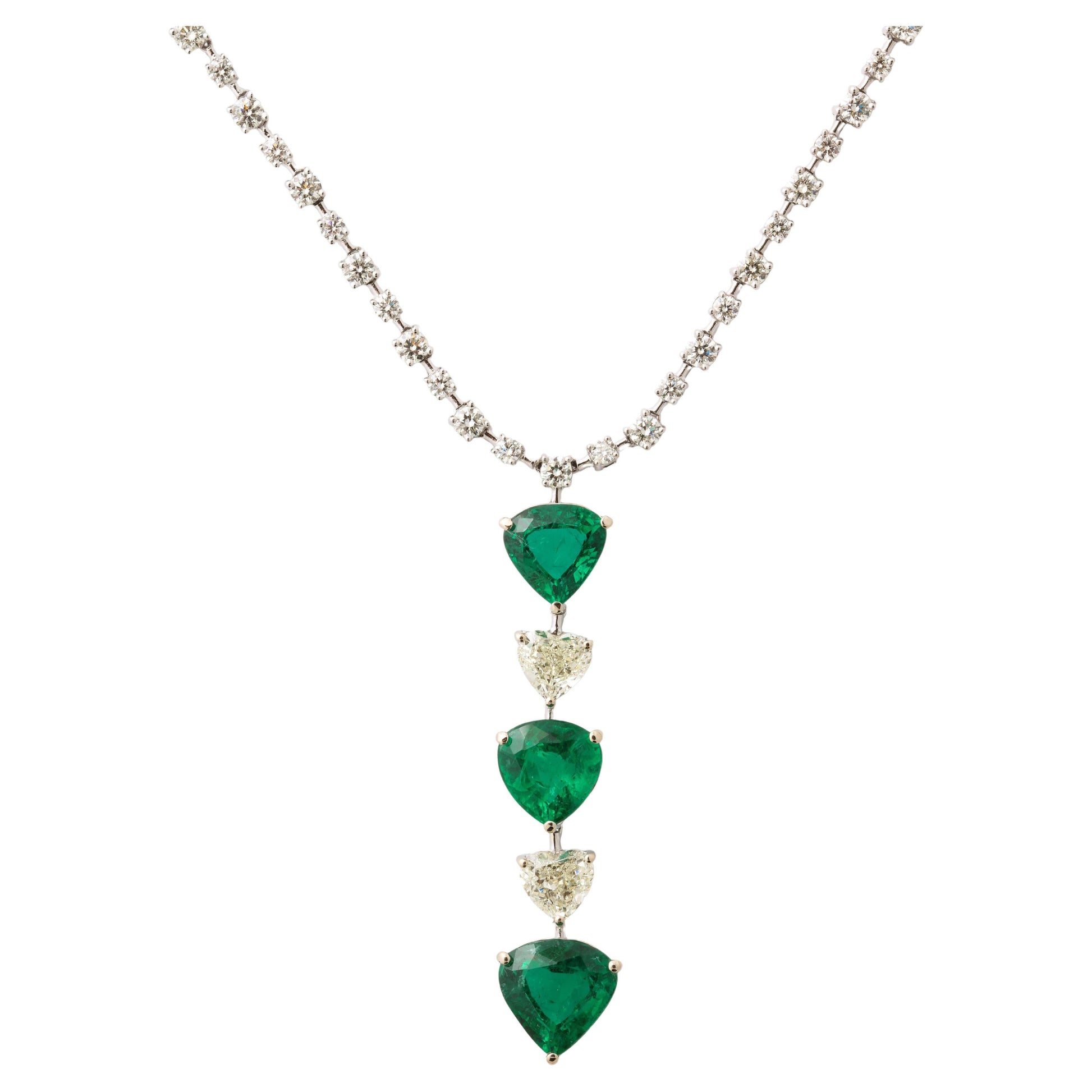 https://a.1stdibscdn.com/heart-shape-emerald-and-diamond-necklace-for-sale/j_415/j_180728921672326617941/j_18072892_1672326619233_bg_processed.jpg