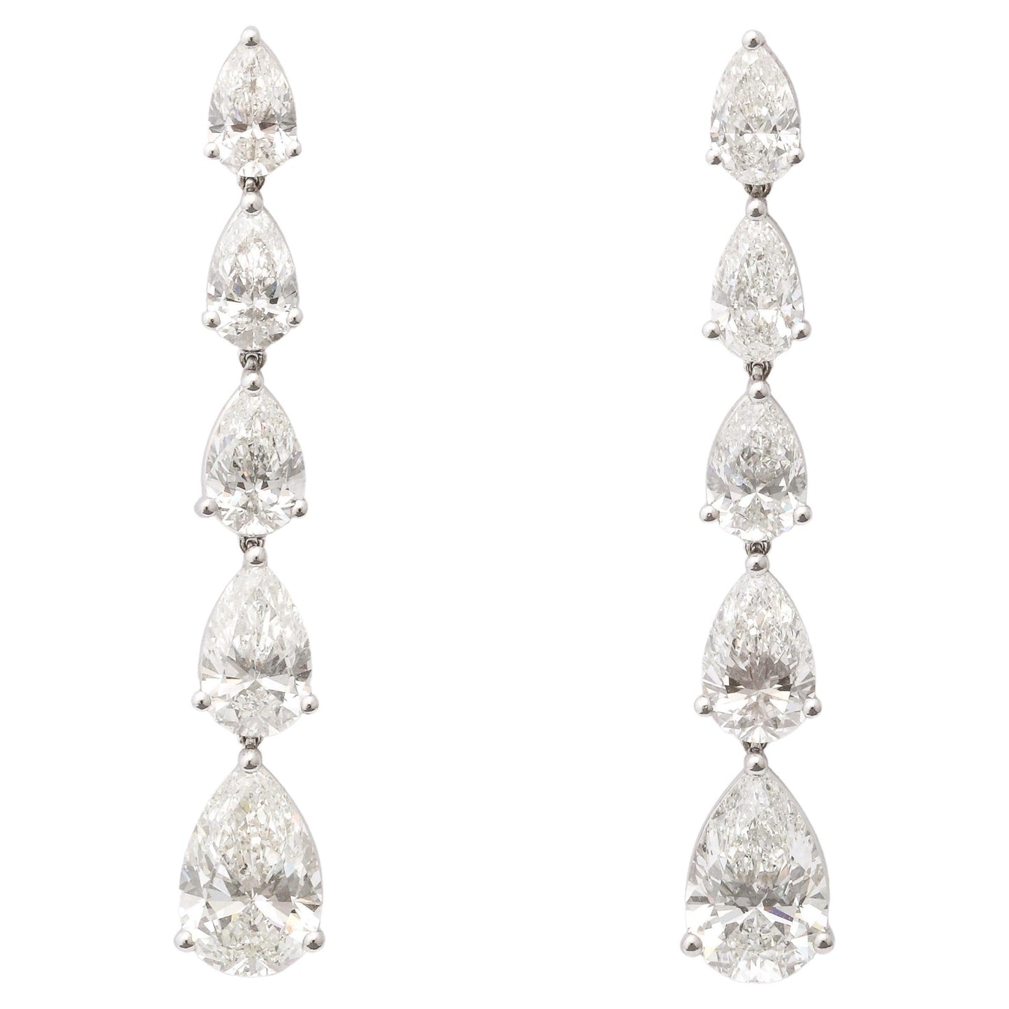 https://a.1stdibscdn.com/pear-shaped-diamond-dangle-drop-earrings-for-sale/j_415/j_202925421694024506955/j_20292542_1694024507841_bg_processed.jpg